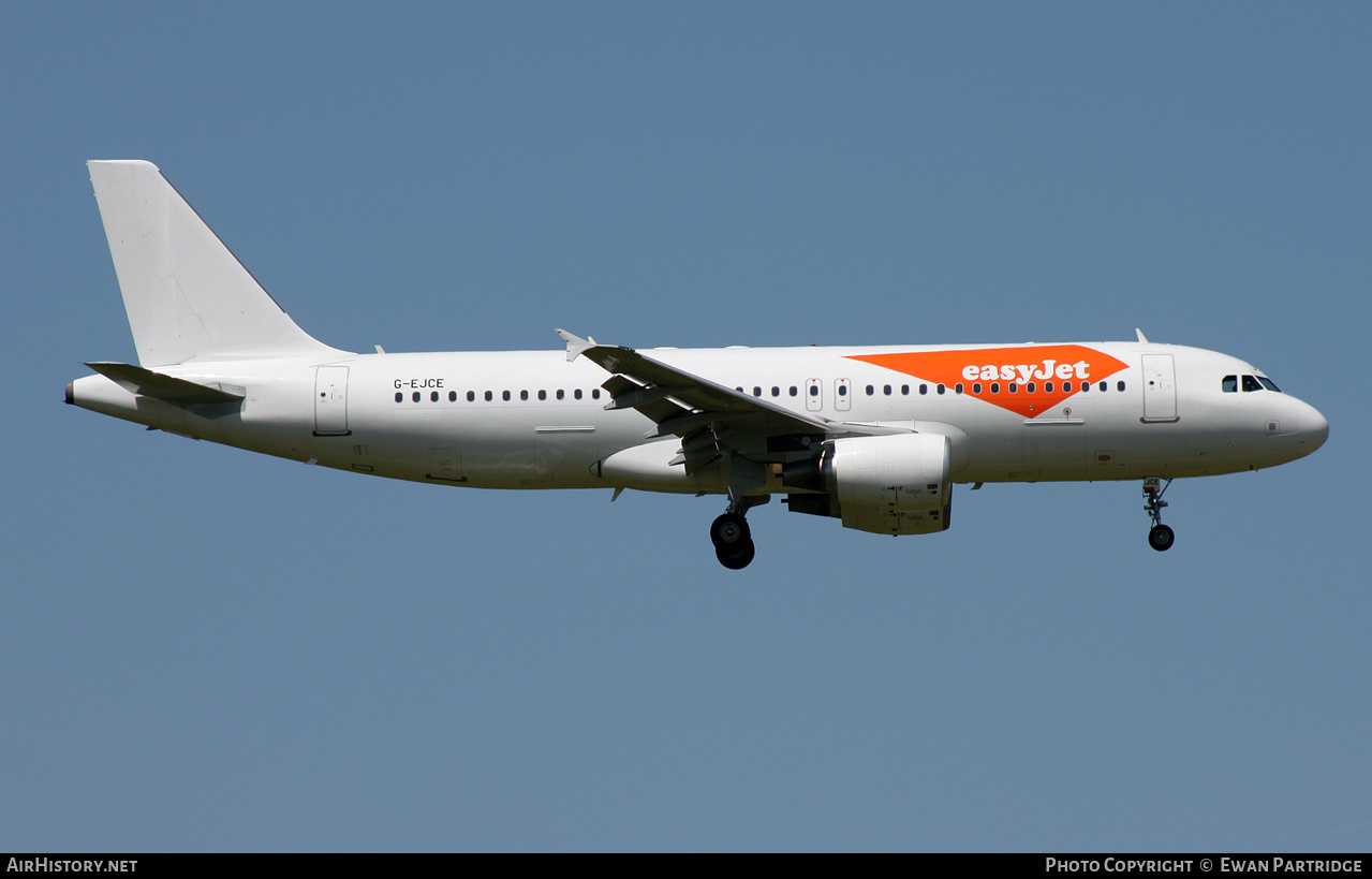 Aircraft Photo of G-EJCE | Airbus A320-214 | EasyJet | AirHistory.net #575428