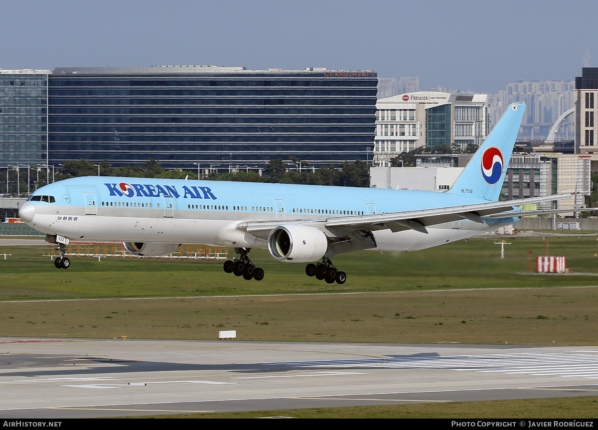 Aircraft Photo of HL7532 | Boeing 777-3B5 | Korean Air | AirHistory.net #575470
