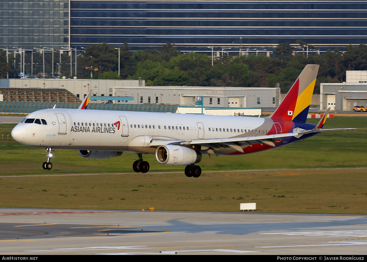 Aircraft Photo of HL8060 | Airbus A321-231 | Asiana Airlines | AirHistory.net #575701