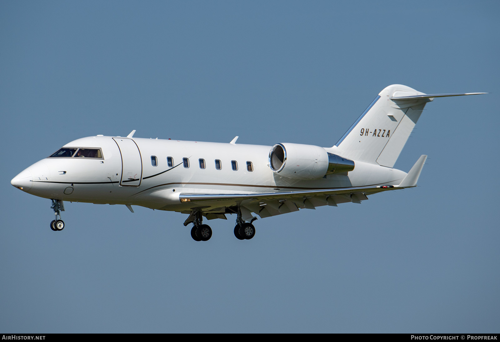 Aircraft Photo of 9H-AZZA | Bombardier Challenger 605 (CL-600-2B16) | AirHistory.net #575734