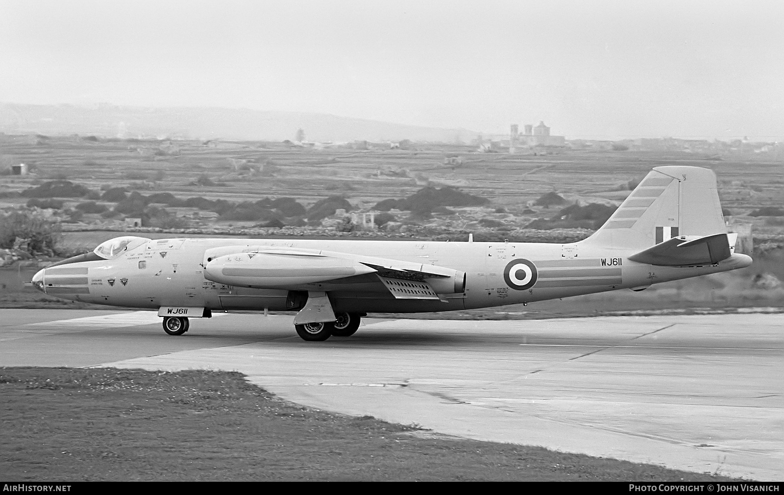Aircraft Photo of WJ611 | English Electric Canberra B2 | UK - Air Force | AirHistory.net #575784