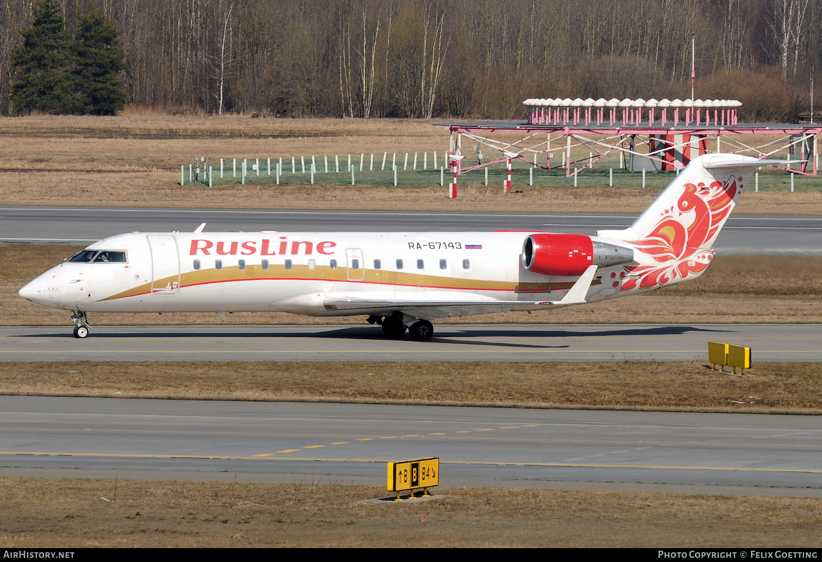 Aircraft Photo of RA-67143 | Bombardier CRJ-100ER (CL-600-2B19) | RusLine | AirHistory.net #575841