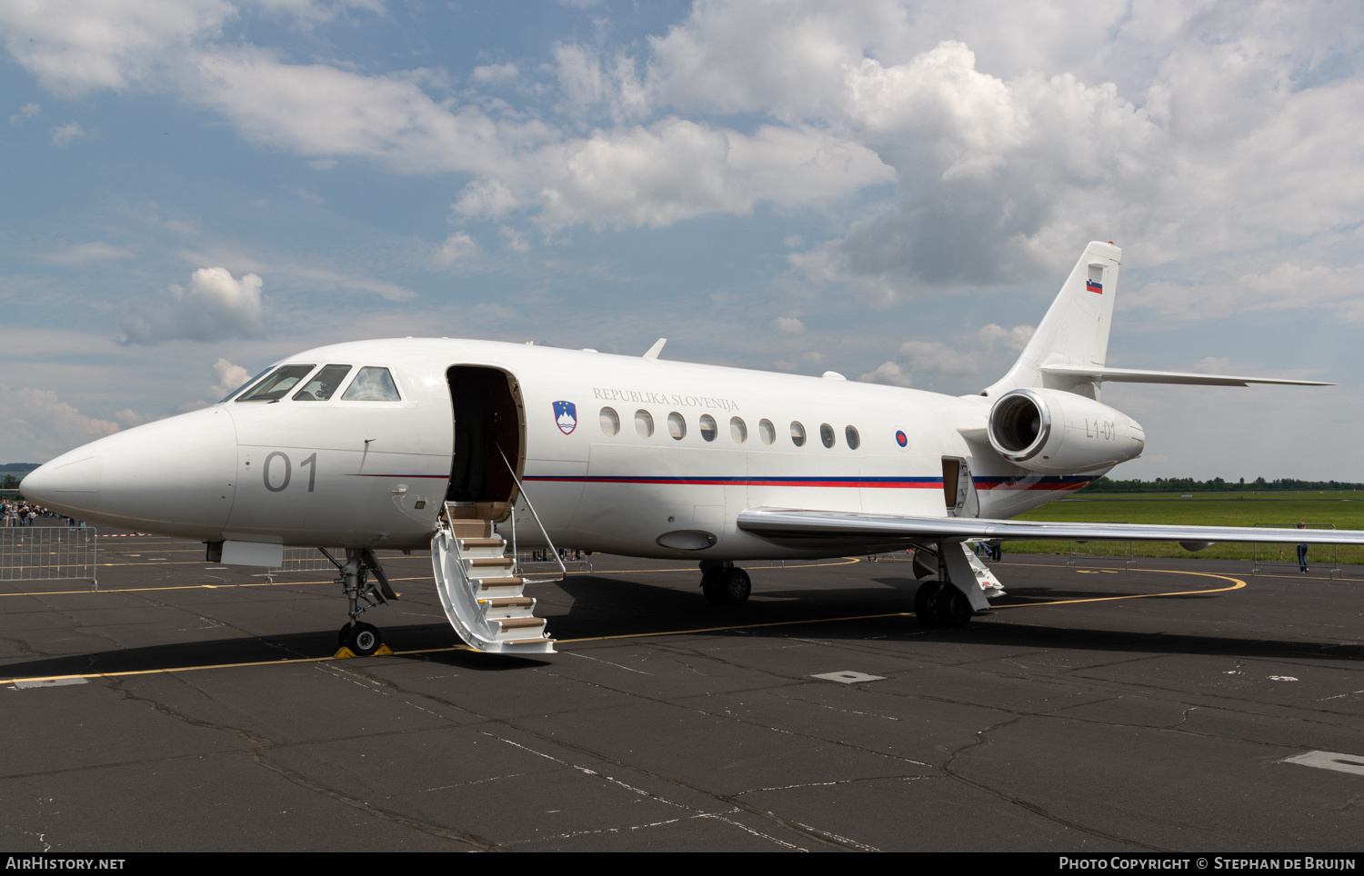Aircraft Photo of L1-01 | Dassault Falcon 2000EX | Slovenia - Air Force | AirHistory.net #575863