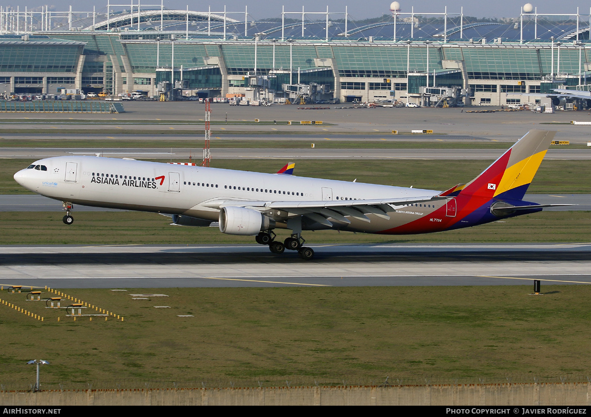 Aircraft Photo of HL7794 | Airbus A330-323E | Asiana Airlines | AirHistory.net #575941