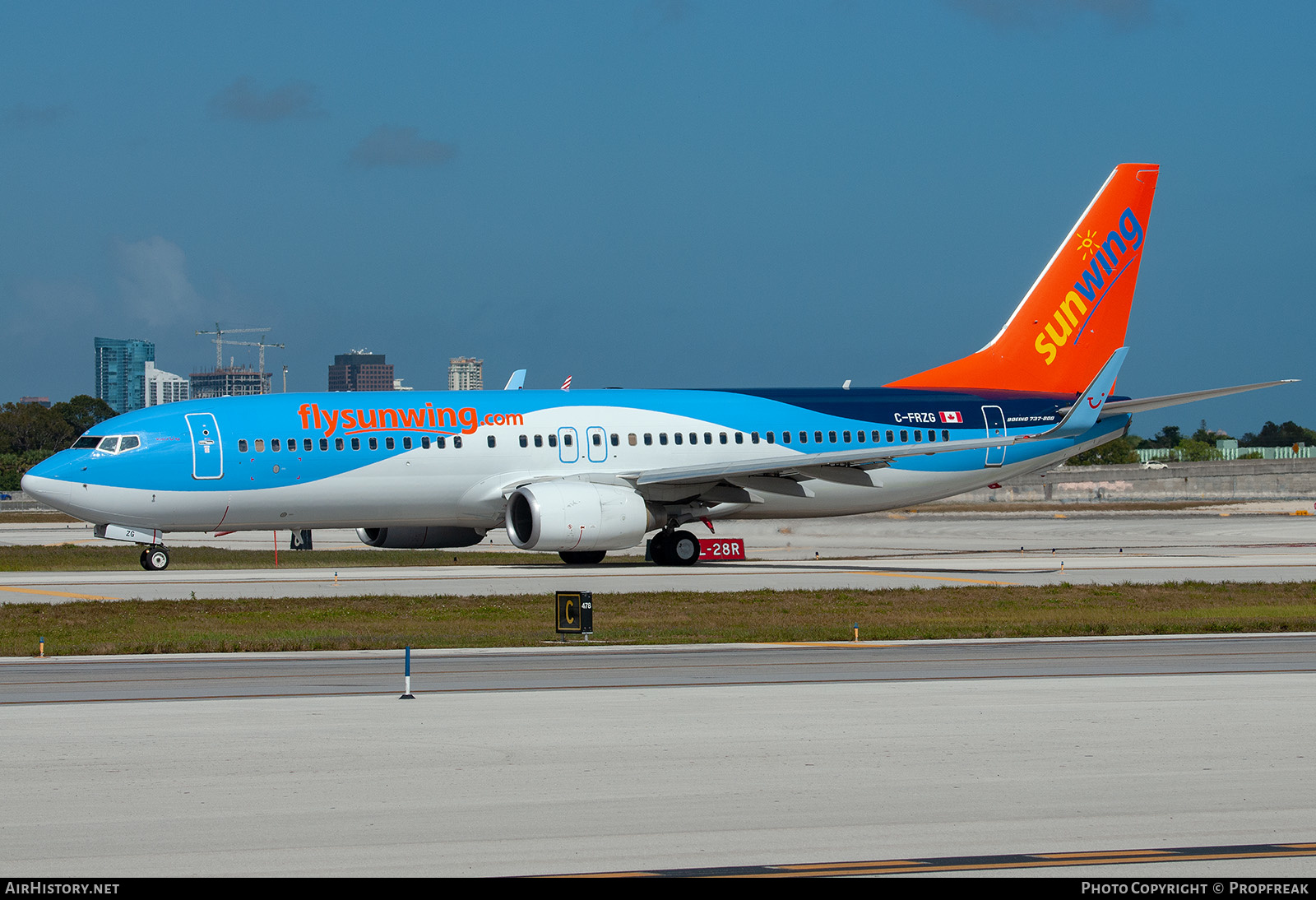 Aircraft Photo of C-FRZG | Boeing 737-8K5 | Sunwing Airlines | AirHistory.net #576037