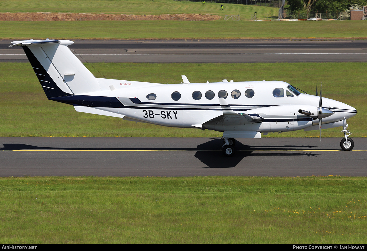 Aircraft Photo of 3B-SKY | Beech B200 Super King Air | AirHistory.net #576051
