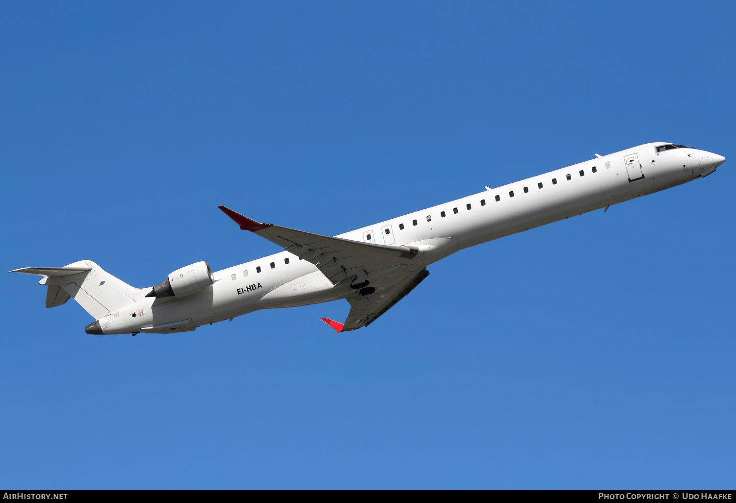 Aircraft Photo of EI-HBA | Bombardier CRJ-1000 (CL-600-2E25) | AirHistory.net #576186