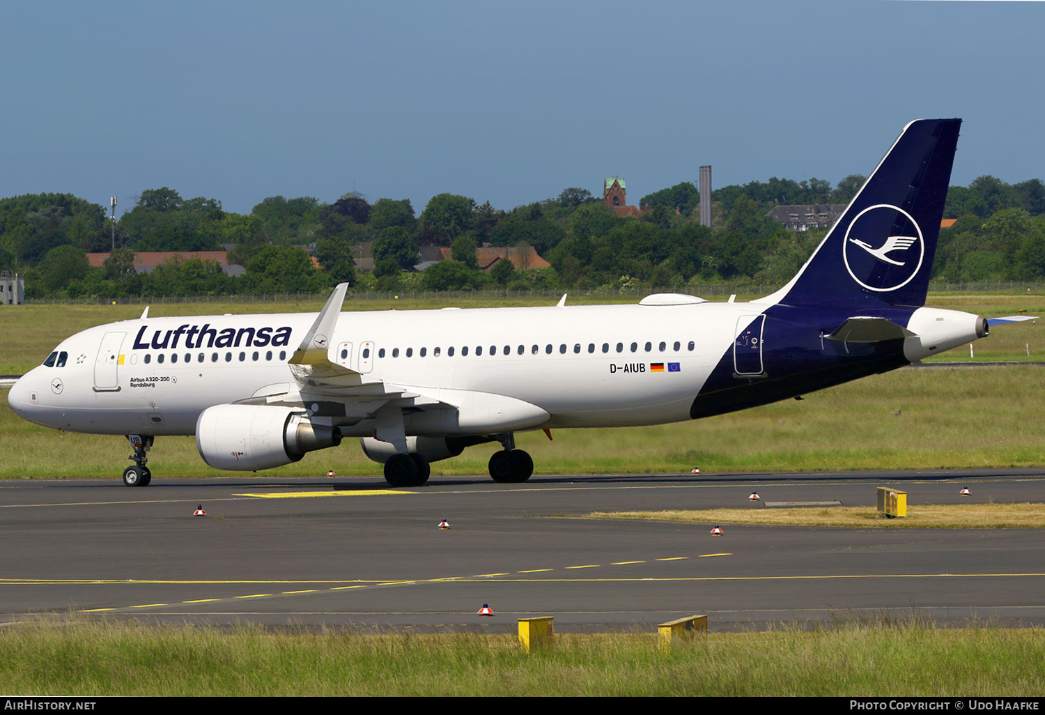 Aircraft Photo of D-AIUB | Airbus A320-214 | Lufthansa | AirHistory.net #576196