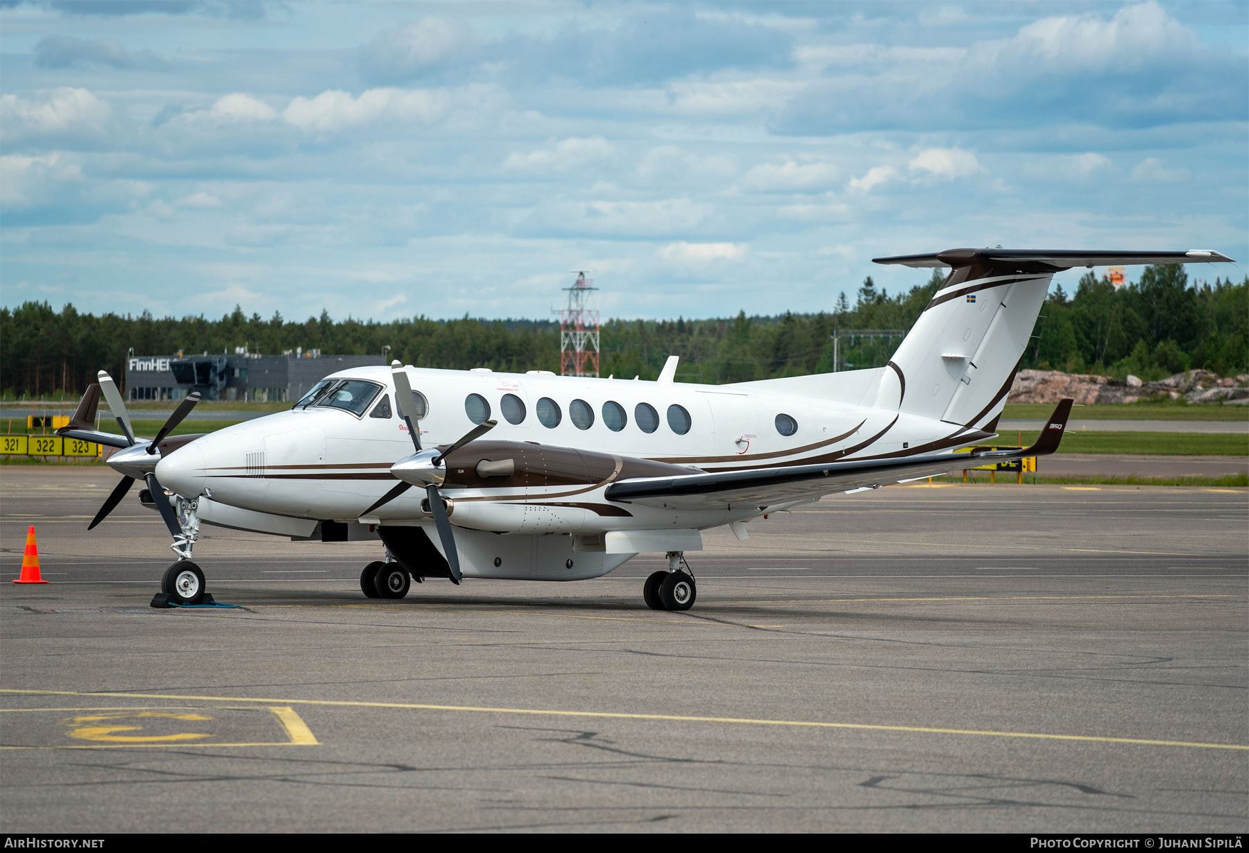 Aircraft Photo of SE-MOF | Hawker Beechcraft 350i King Air (B300) | AirHistory.net #576261