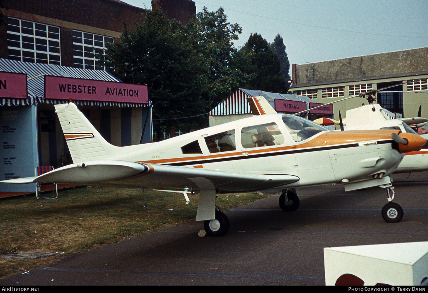 Aircraft Photo of G-BBDE | Piper PA-28R-200 Cherokee Arrow II | AirHistory.net #576379
