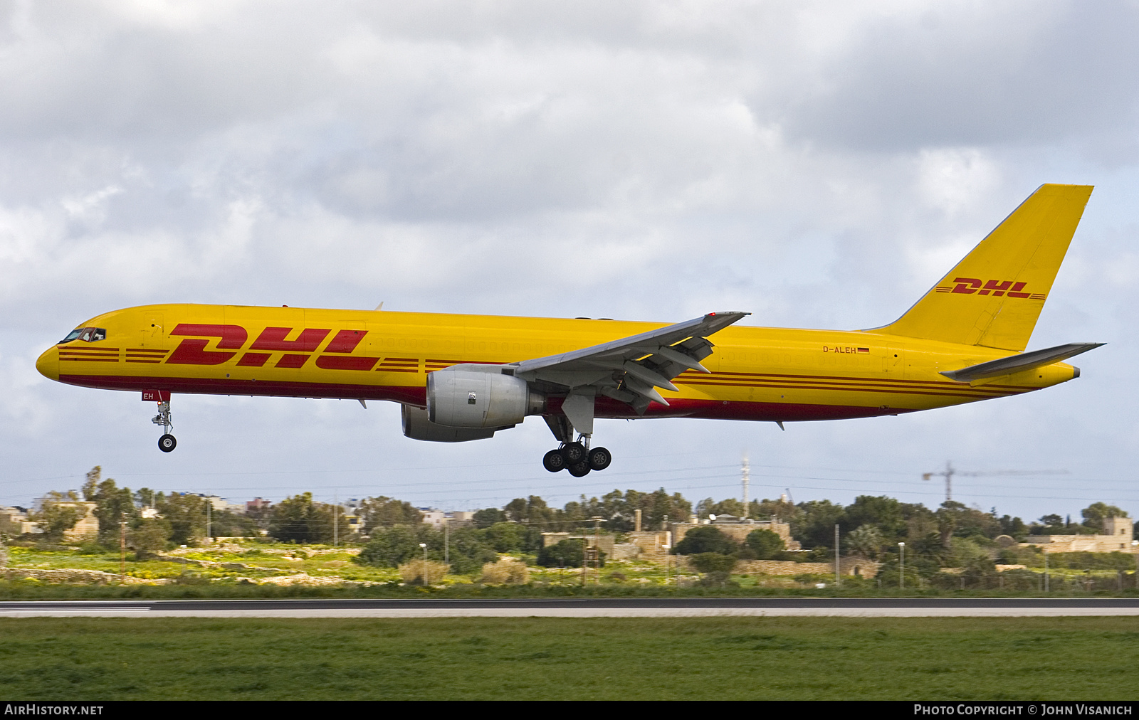Aircraft Photo of D-ALEH | Boeing 757-236/SF | DHL International | AirHistory.net #576441