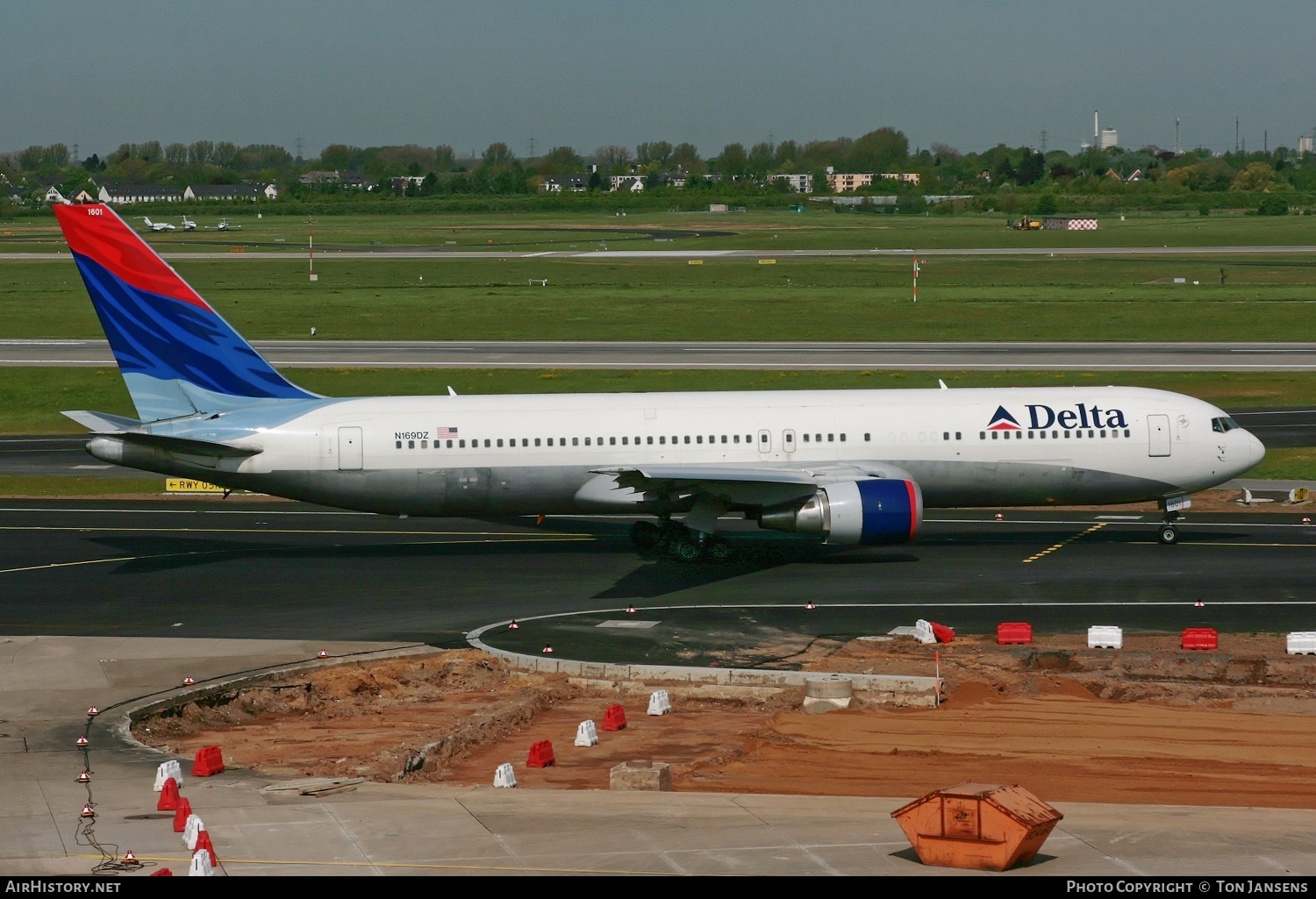 Aircraft Photo of N169DZ | Boeing 767-332/ER | Delta Air Lines | AirHistory.net #576784
