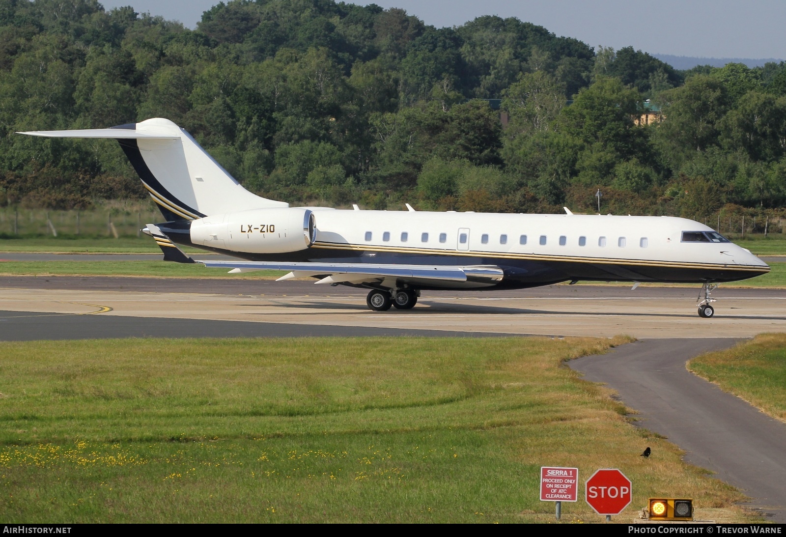 Aircraft Photo of LX-ZIO | Bombardier Global Express XRS (BD-700-1A10) | AirHistory.net #576843