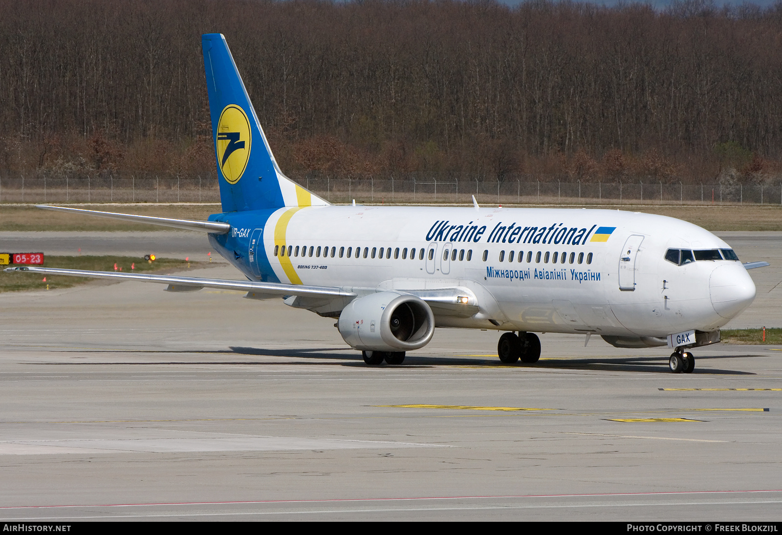 Aircraft Photo of UR-GAX | Boeing 737-4Y0 | Ukraine International Airlines | AirHistory.net #576889