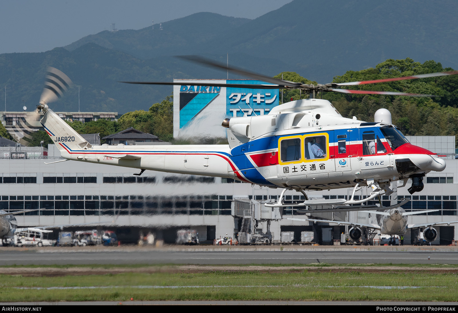 Aircraft Photo of JA6820 | Bell 412EP | Ministry of Land, Infrastructure, Transport and Tourism | AirHistory.net #577073