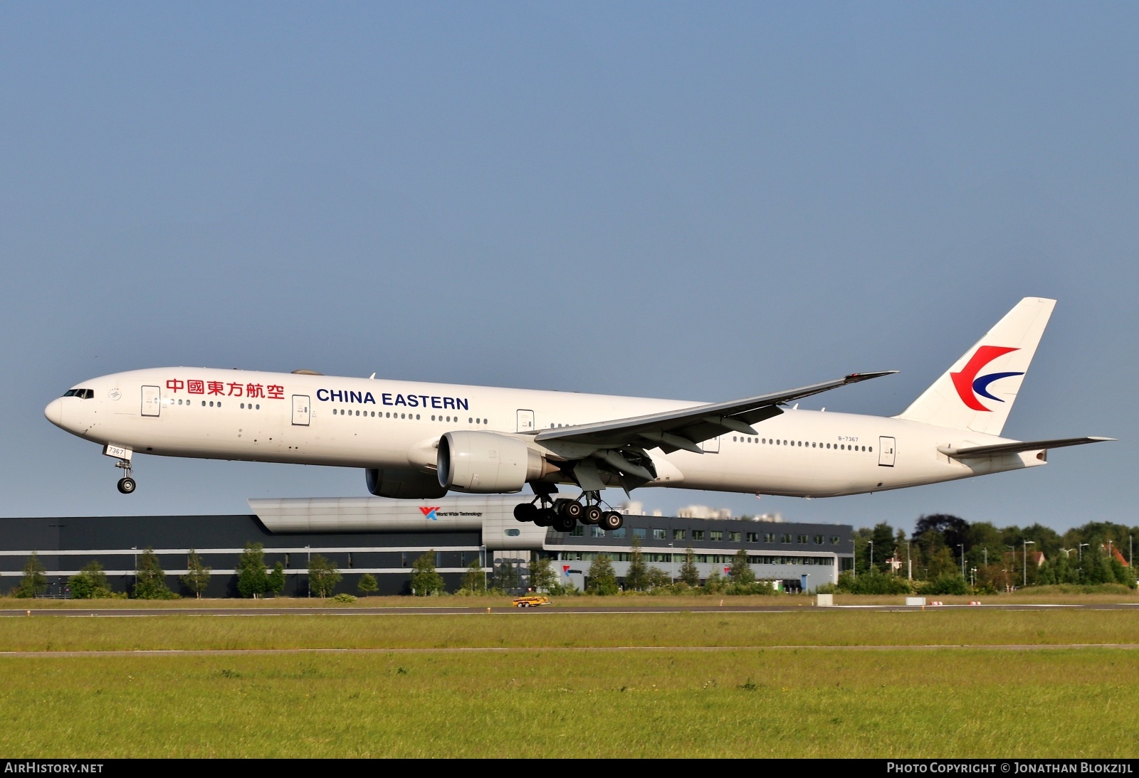 Aircraft Photo of B-7367 | Boeing 777-300/ER | China Eastern Airlines | AirHistory.net #577105
