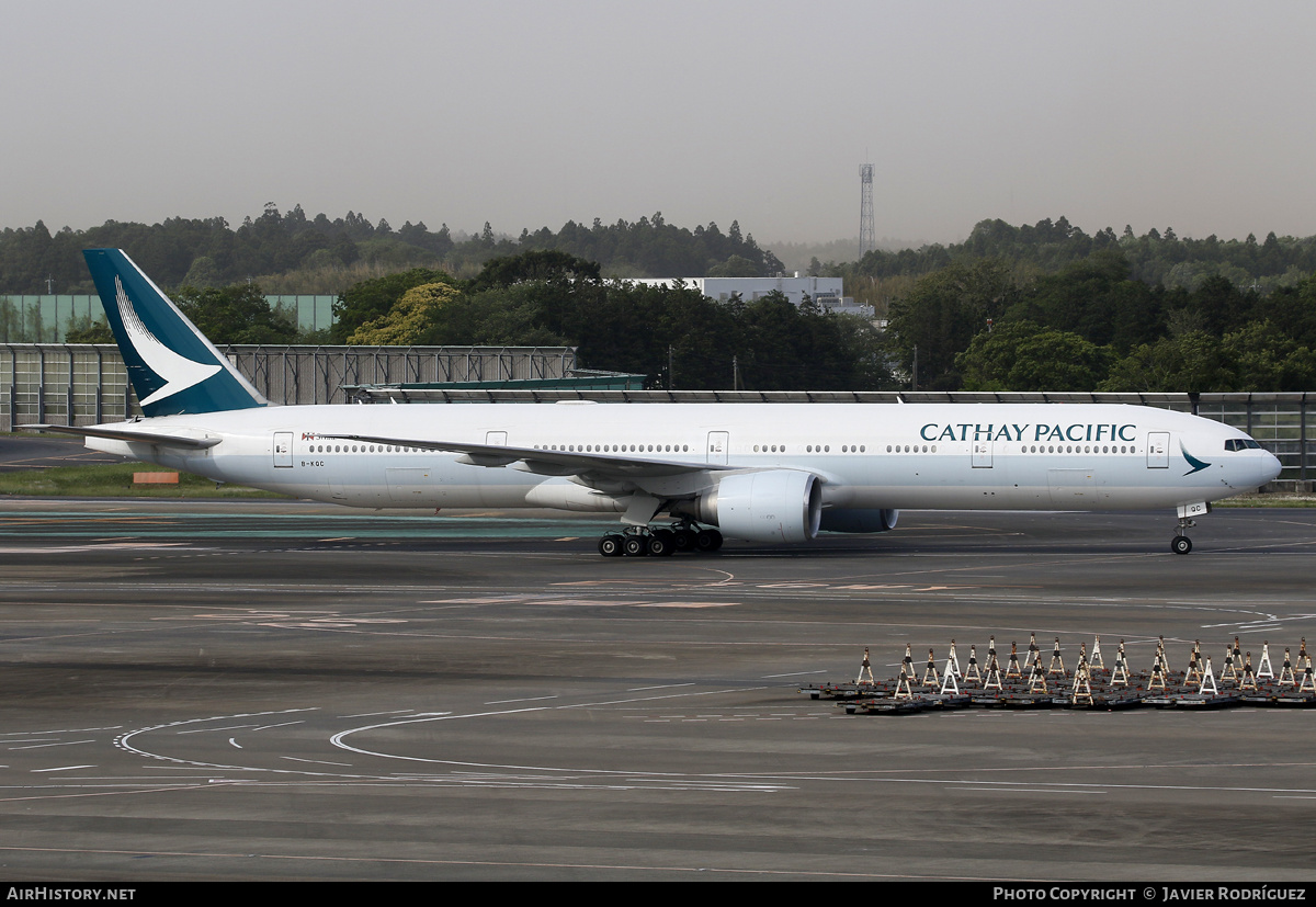 Aircraft Photo of B-KQC | Boeing 777-367/ER | Cathay Pacific Airways | AirHistory.net #577138
