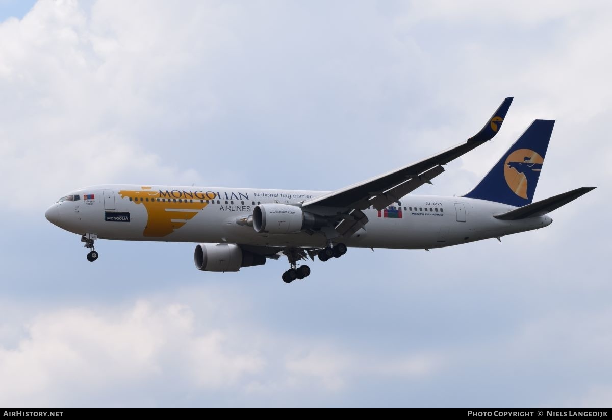 Aircraft Photo of JU-1021 | Boeing 767-34G/ER | MIAT Mongolian Airlines | AirHistory.net #577145