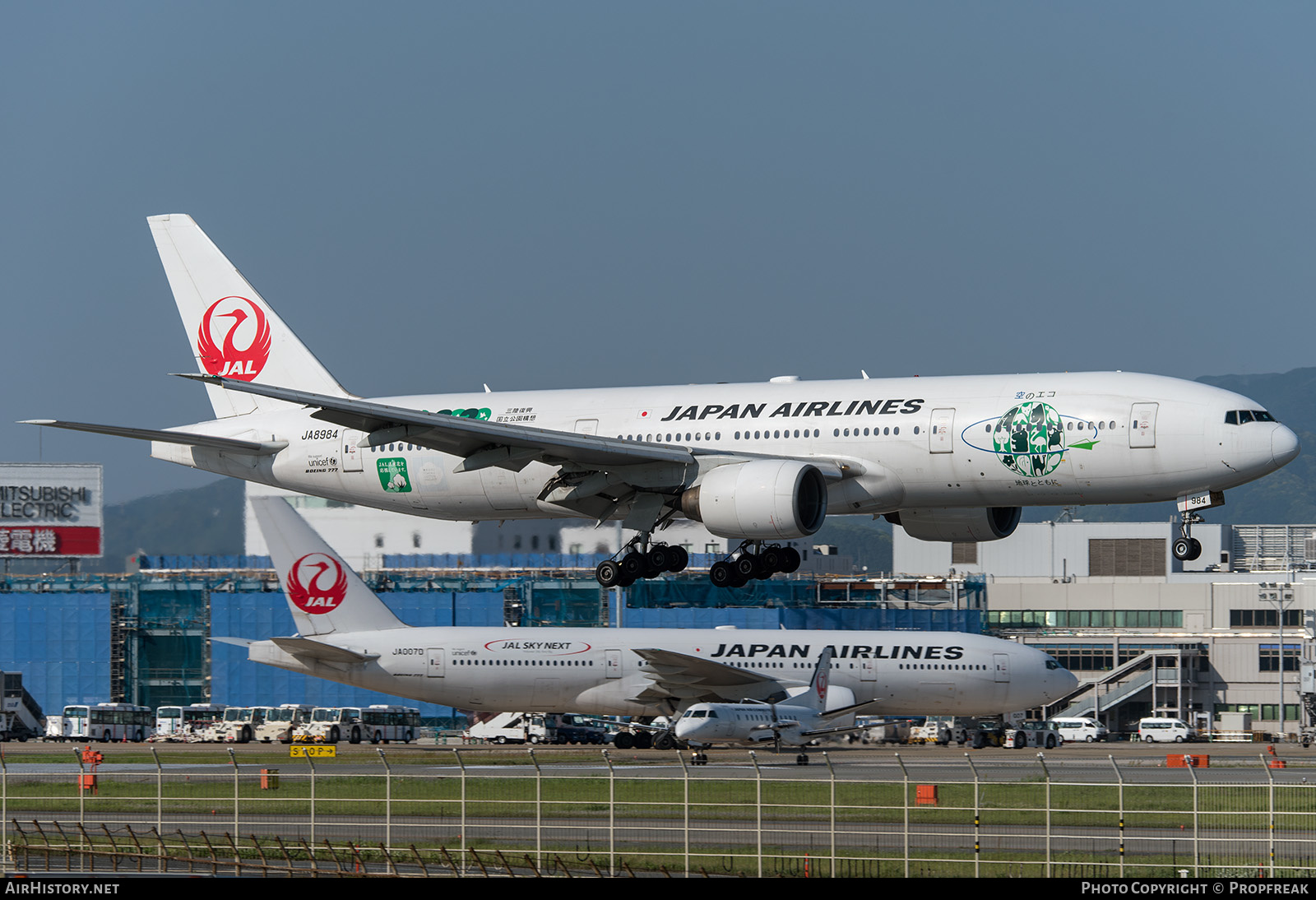 Aircraft Photo of JA8984 | Boeing 777-246 | Japan Airlines - JAL | AirHistory.net #577275