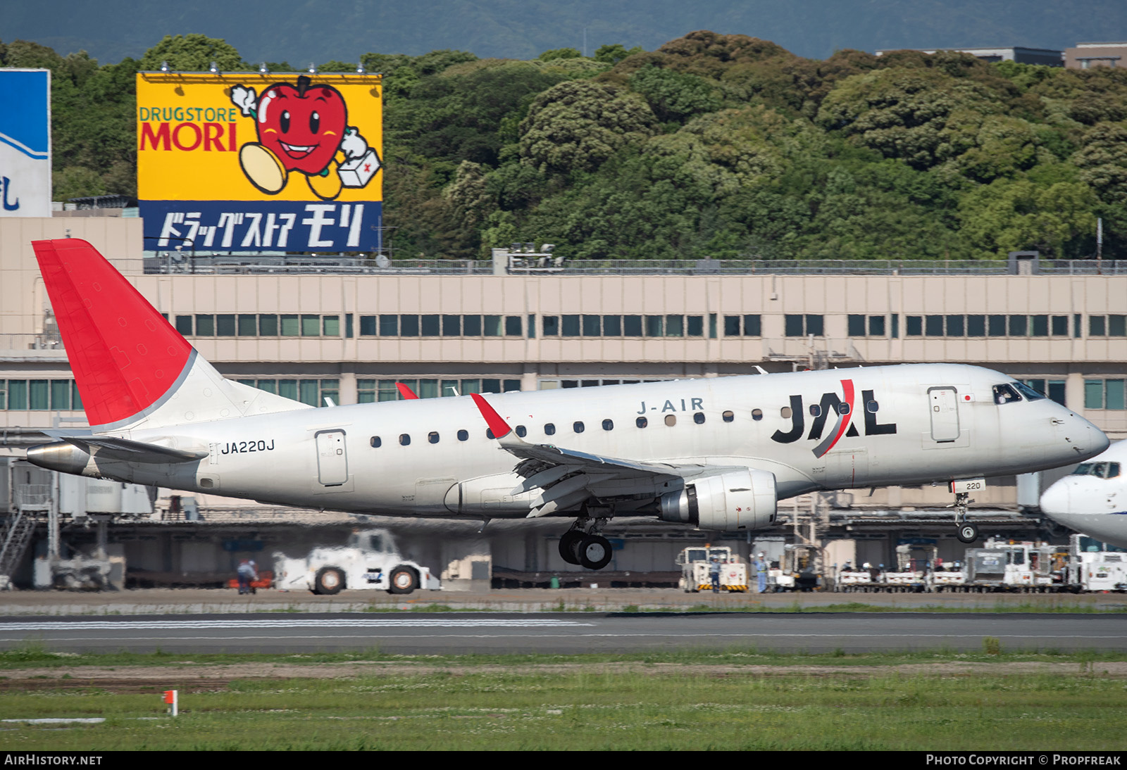 Aircraft Photo of JA220J | Embraer 170STD (ERJ-170-100STD) | Japan Airlines - JAL | AirHistory.net #577290