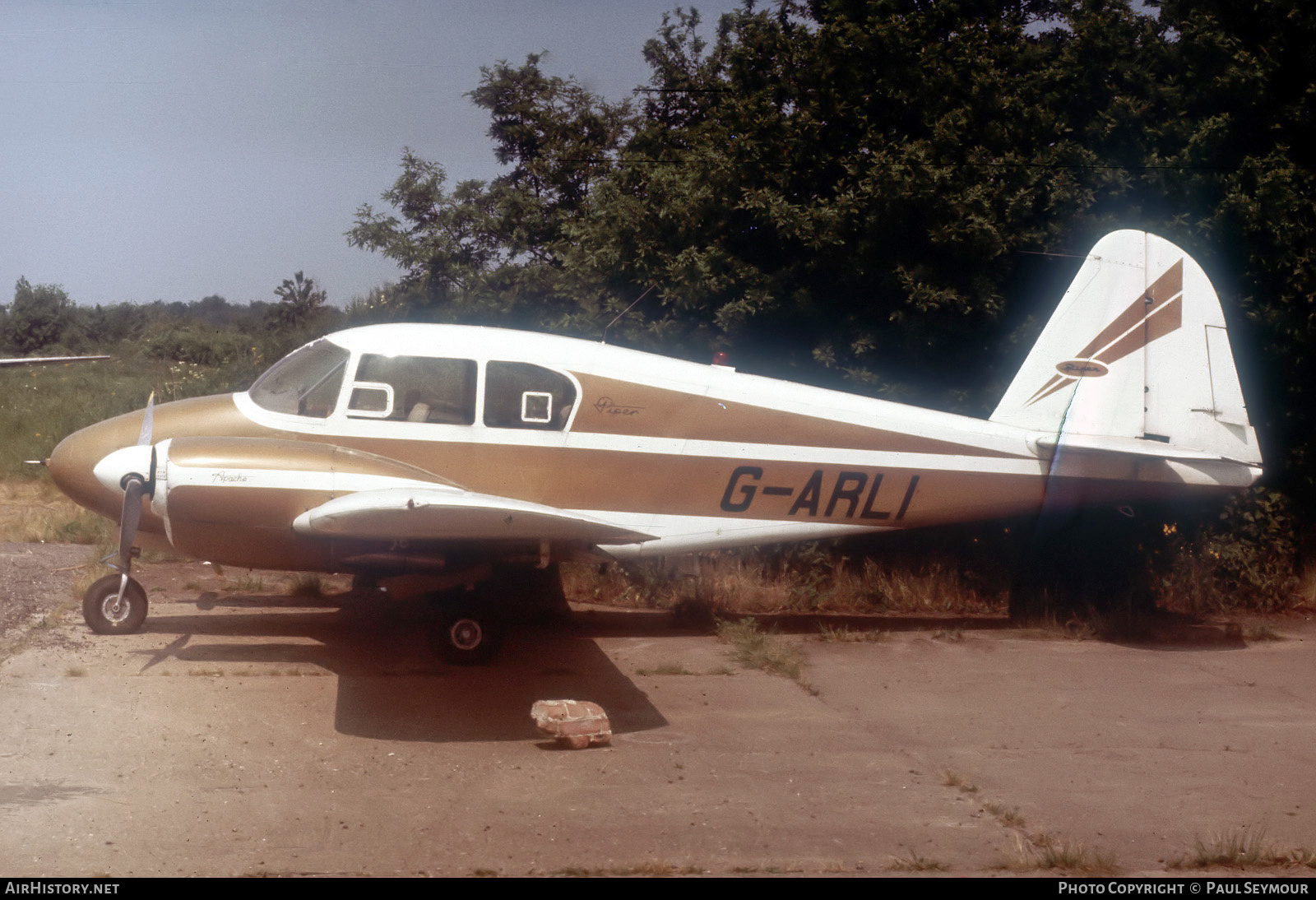 Aircraft Photo of G-ARLI | Piper PA-23-150 Apache | AirHistory.net #577334