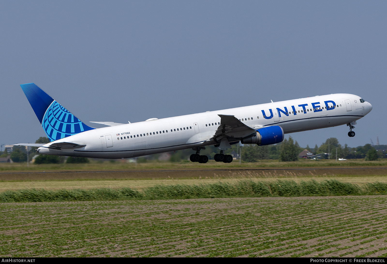 Aircraft Photo of N77066 | Boeing 767-424/ER | United Airlines | AirHistory.net #577403
