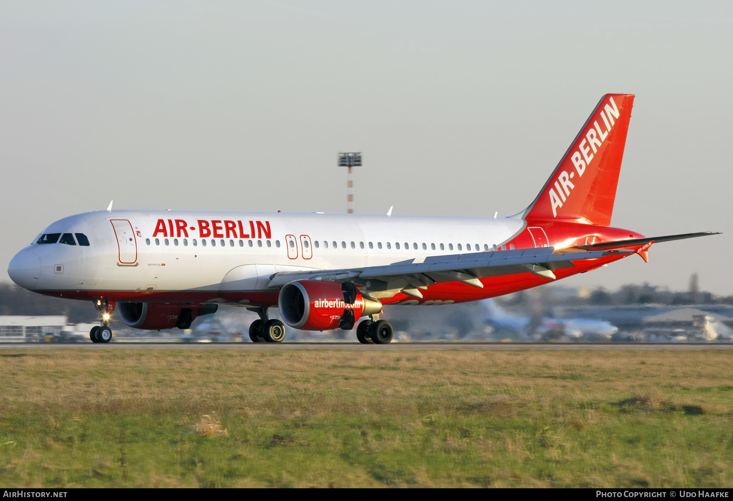Aircraft Photo of D-ALTL | Airbus A320-214 | Air Berlin | AirHistory.net #577547