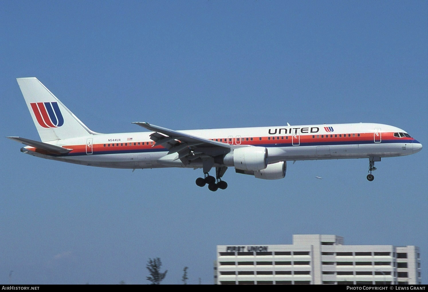 Aircraft Photo of N544UA | Boeing 757-222 | United Airlines | AirHistory.net #577812