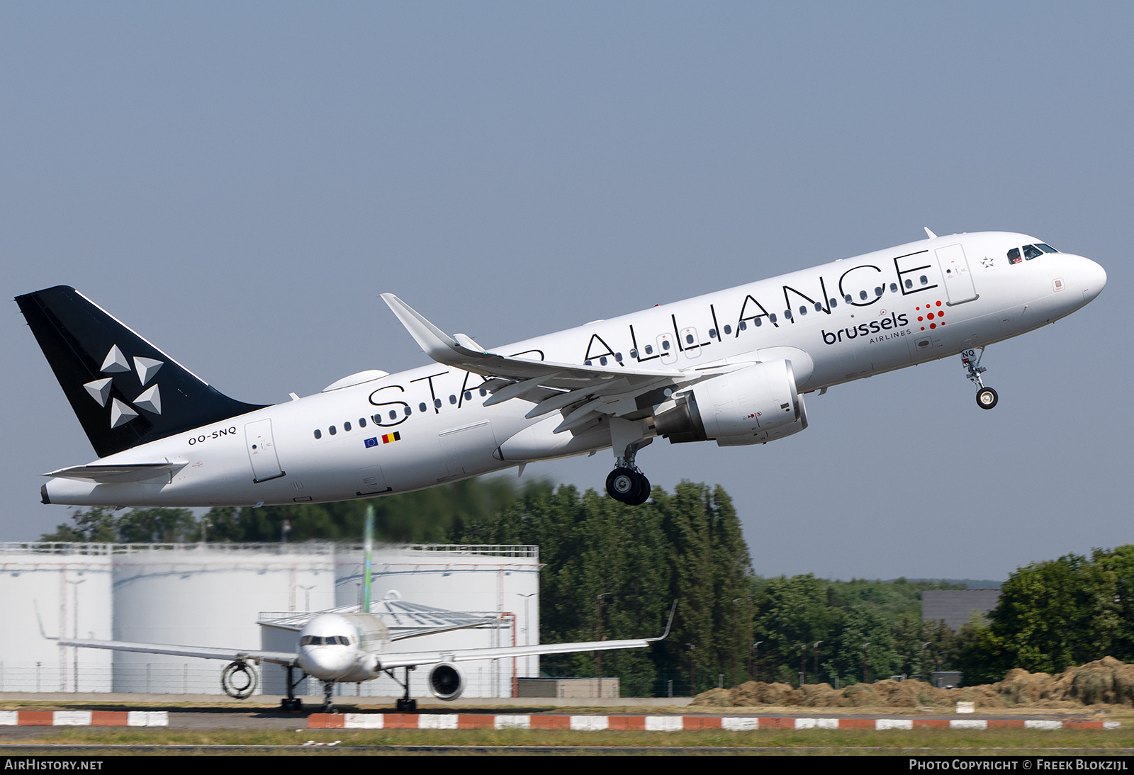 Aircraft Photo of OO-SNQ | Airbus A320-214 | Brussels Airlines | AirHistory.net #577899