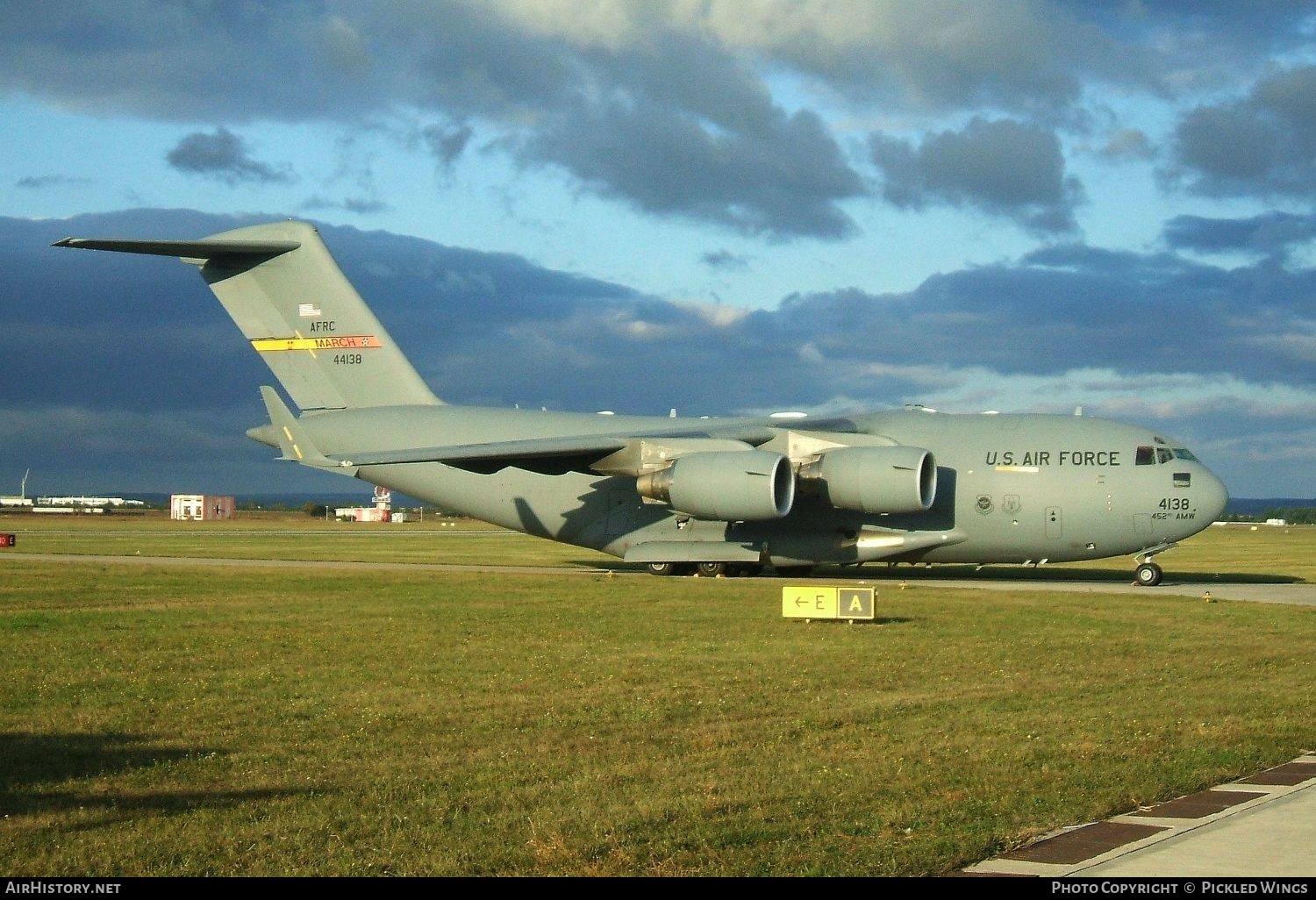 Aircraft Photo of 04-4138 / 44138 | Boeing C-17A Globemaster III | USA - Air Force | AirHistory.net #577925