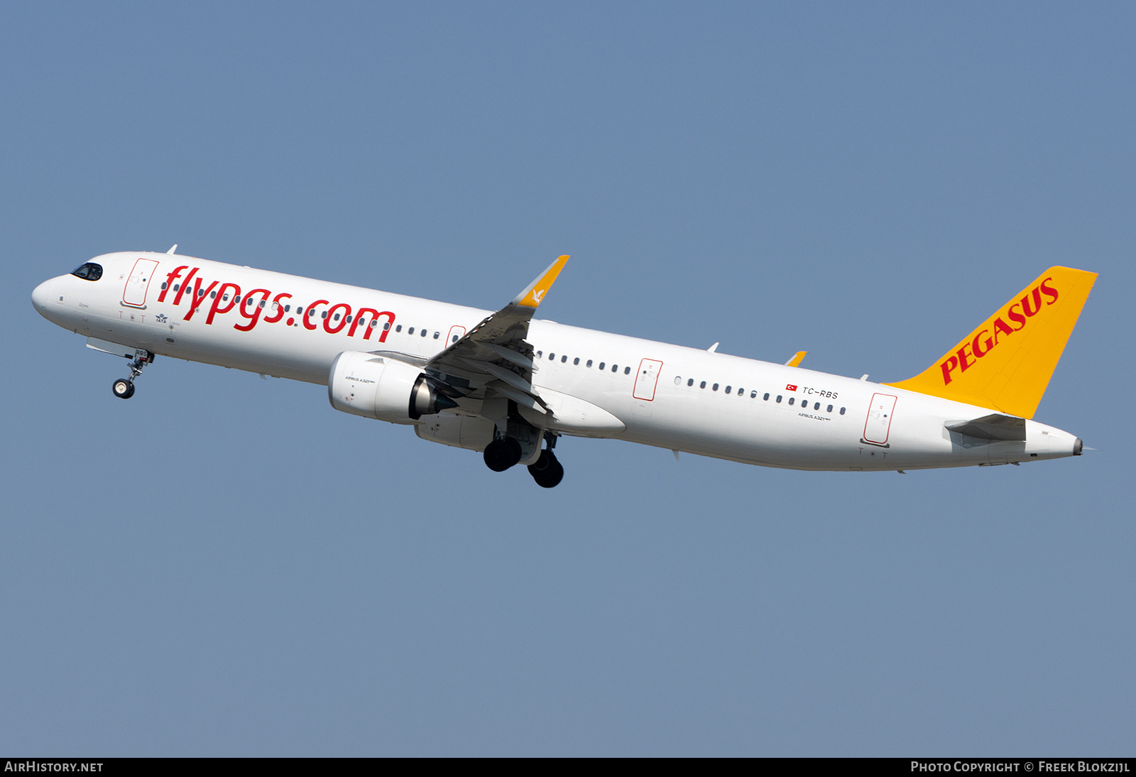 Aircraft Photo of TC-RBS | Airbus A321-251NX | Pegasus Airlines | AirHistory.net #577927
