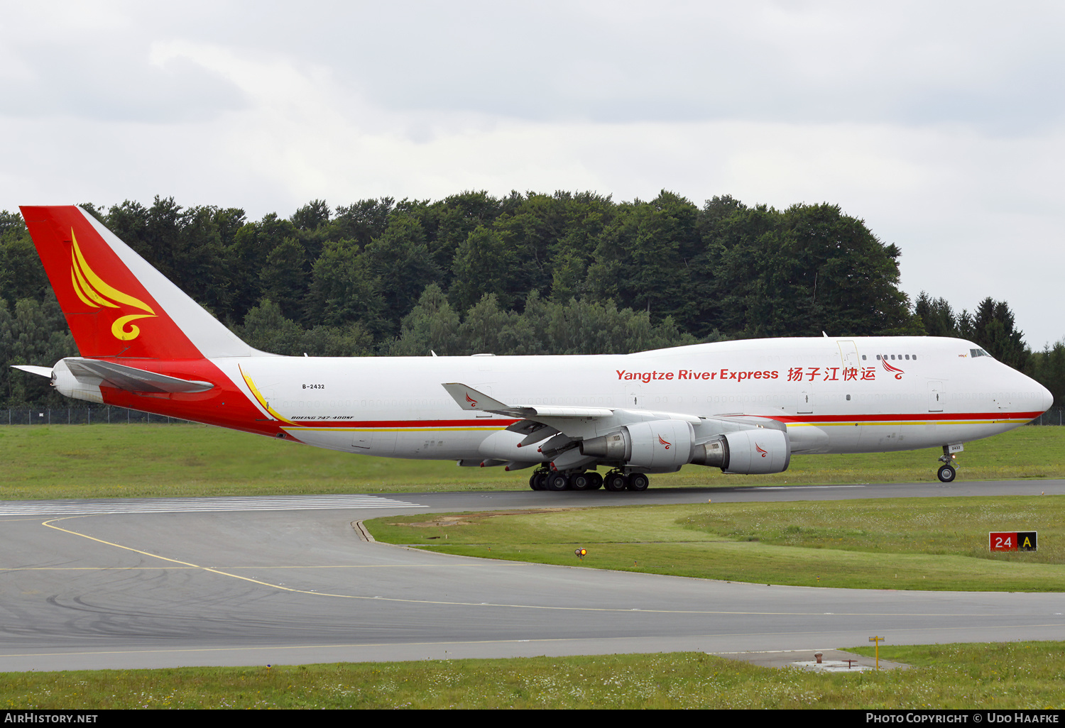 Aircraft Photo of B-2432 | Boeing 747-481(BDSF) | Yangtze River Express | AirHistory.net #577957