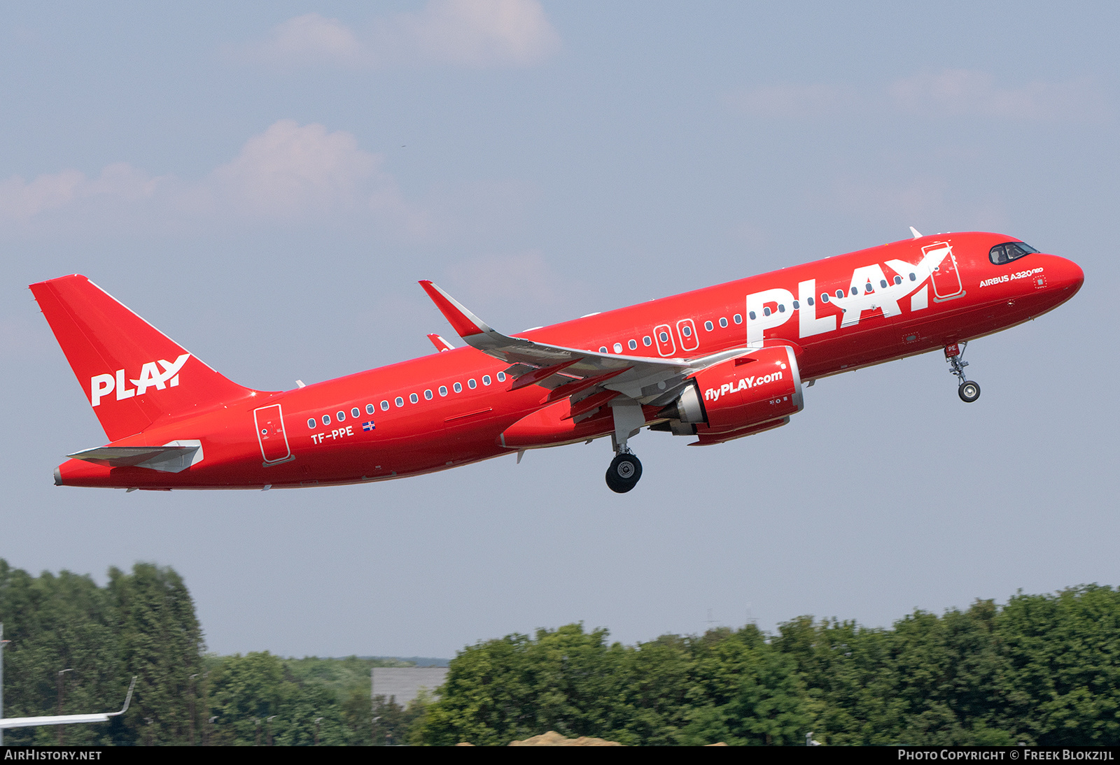 Aircraft Photo of TF-PPE | Airbus A320-251N | Play | AirHistory.net #577996