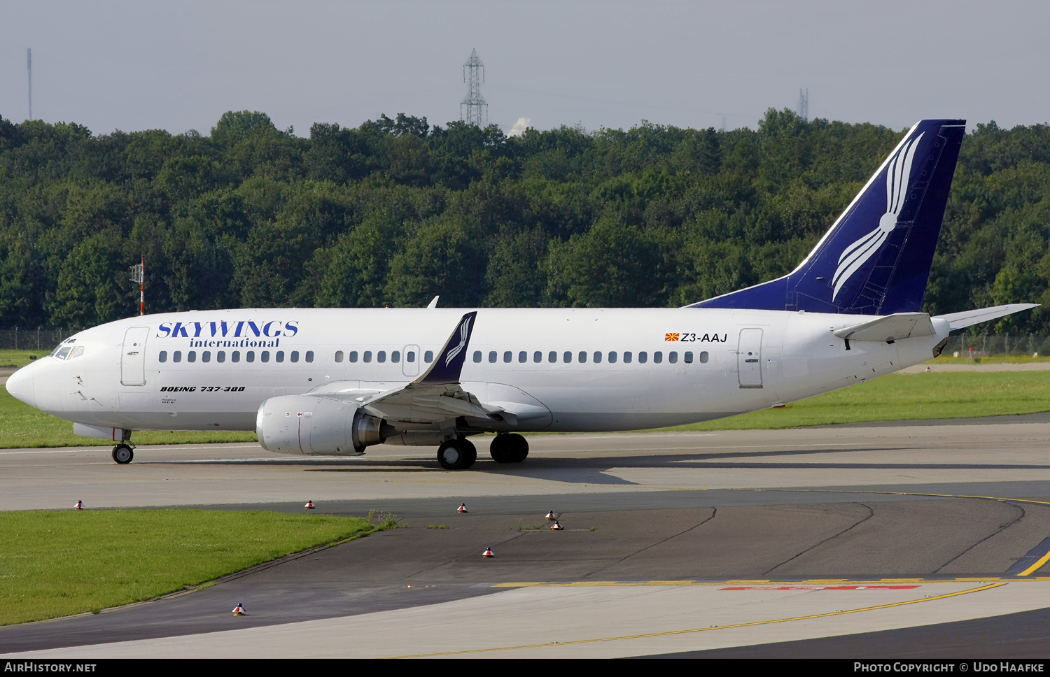 Aircraft Photo of Z3-AAJ | Boeing 737-33A | Skywings International | AirHistory.net #578088