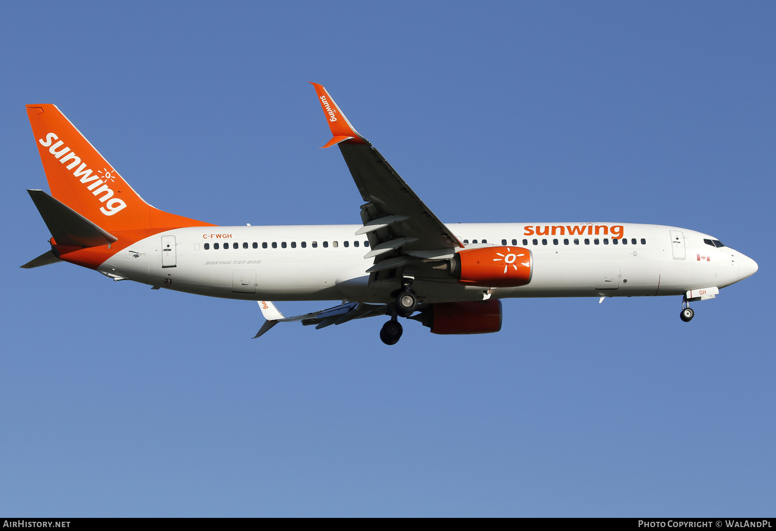Aircraft Photo of C-FWGH | Boeing 737-86J | Sunwing Airlines | AirHistory.net #578228