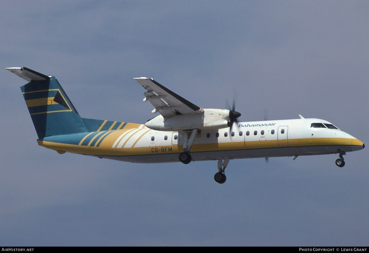 Aircraft Photo of C6-BFM | De Havilland Canada DHC-8-301 Dash 8 | Bahamasair | AirHistory.net #578322