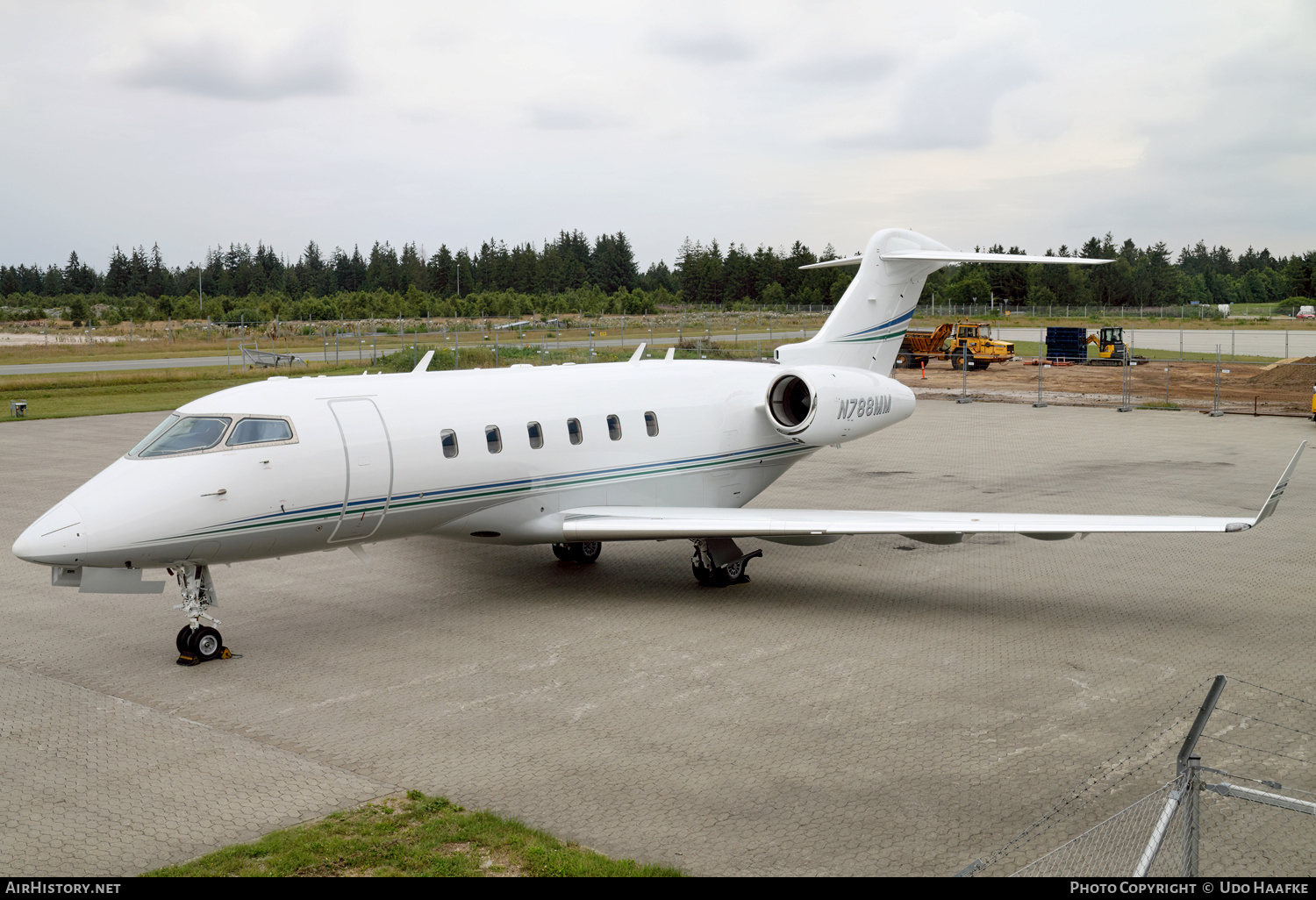 Aircraft Photo of N788MM | Bombardier Challenger 300 (BD-100-1A10) | AirHistory.net #578361