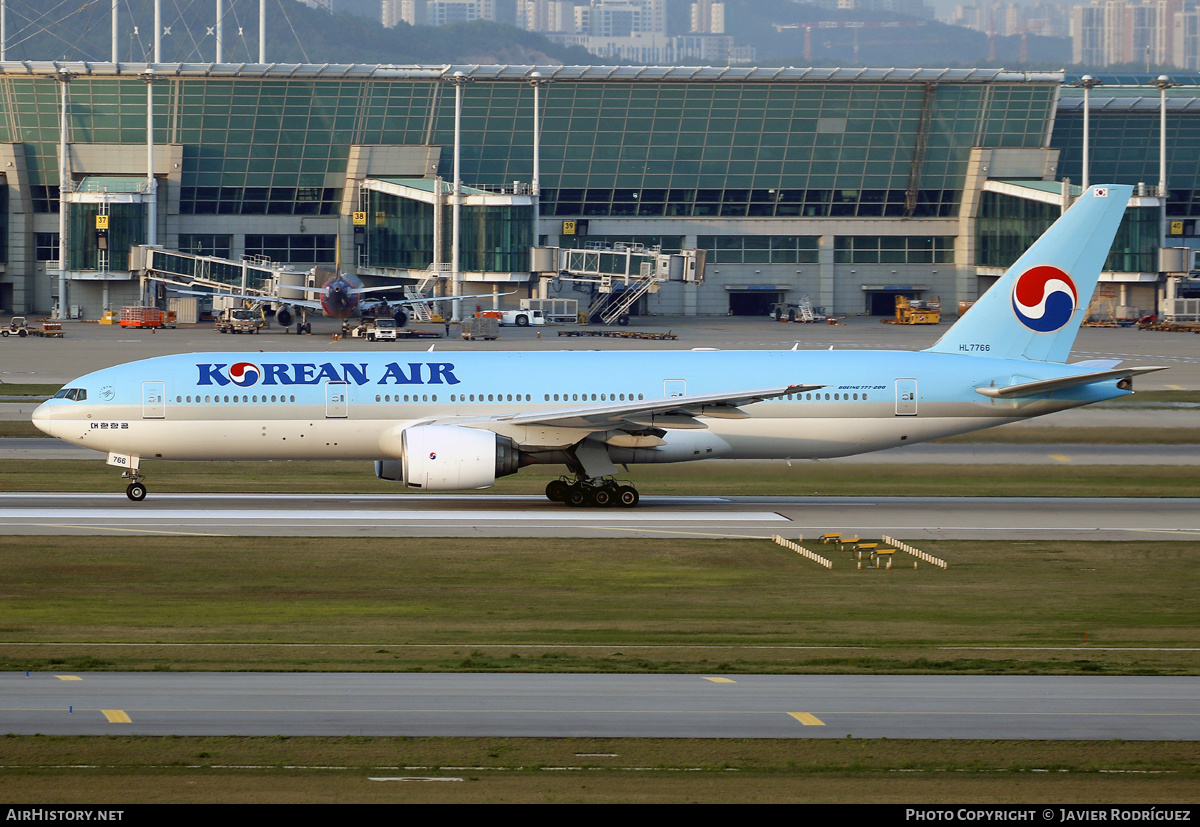 Aircraft Photo of HL7766 | Boeing 777-2B5/ER | Korean Air | AirHistory.net #578455