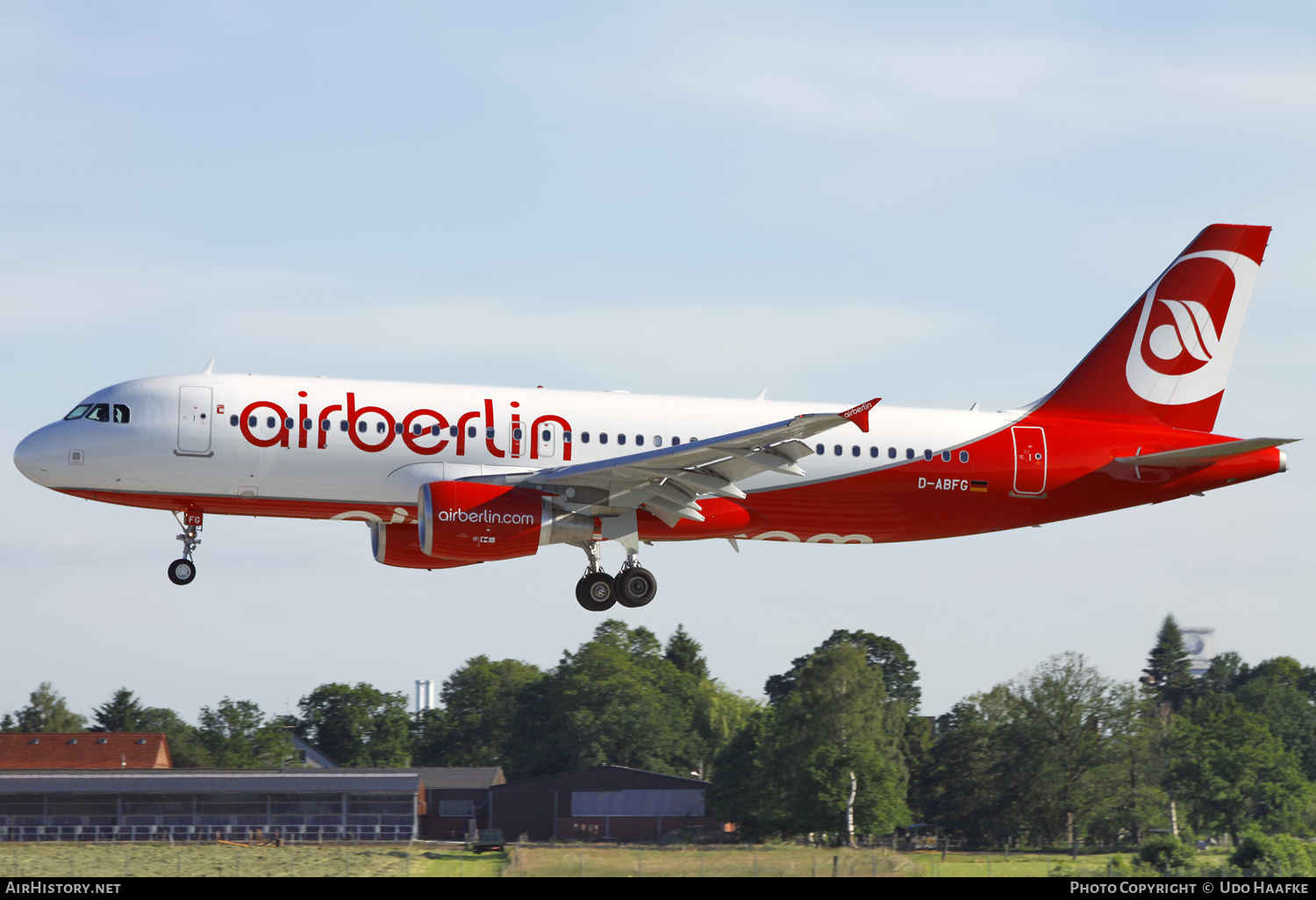 Aircraft Photo of D-ABFG | Airbus A320-214 | Air Berlin | AirHistory.net #578461