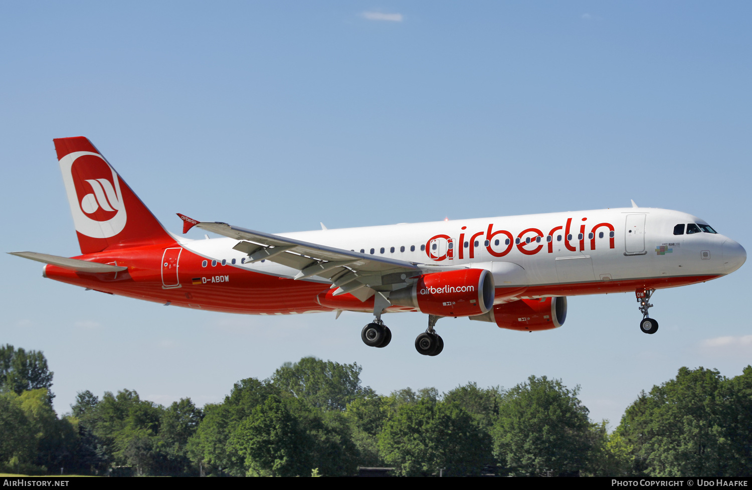 Aircraft Photo of D-ABDW | Airbus A320-214 | Air Berlin | AirHistory.net #578462