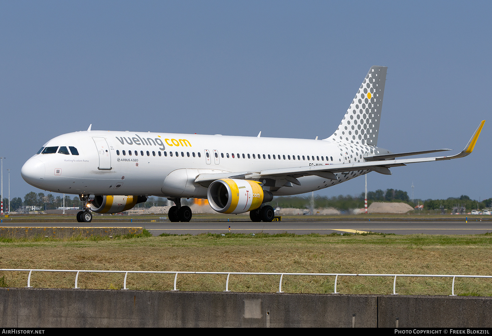 Aircraft Photo of EC-MAN | Airbus A320-214 | Vueling Airlines | AirHistory.net #578512