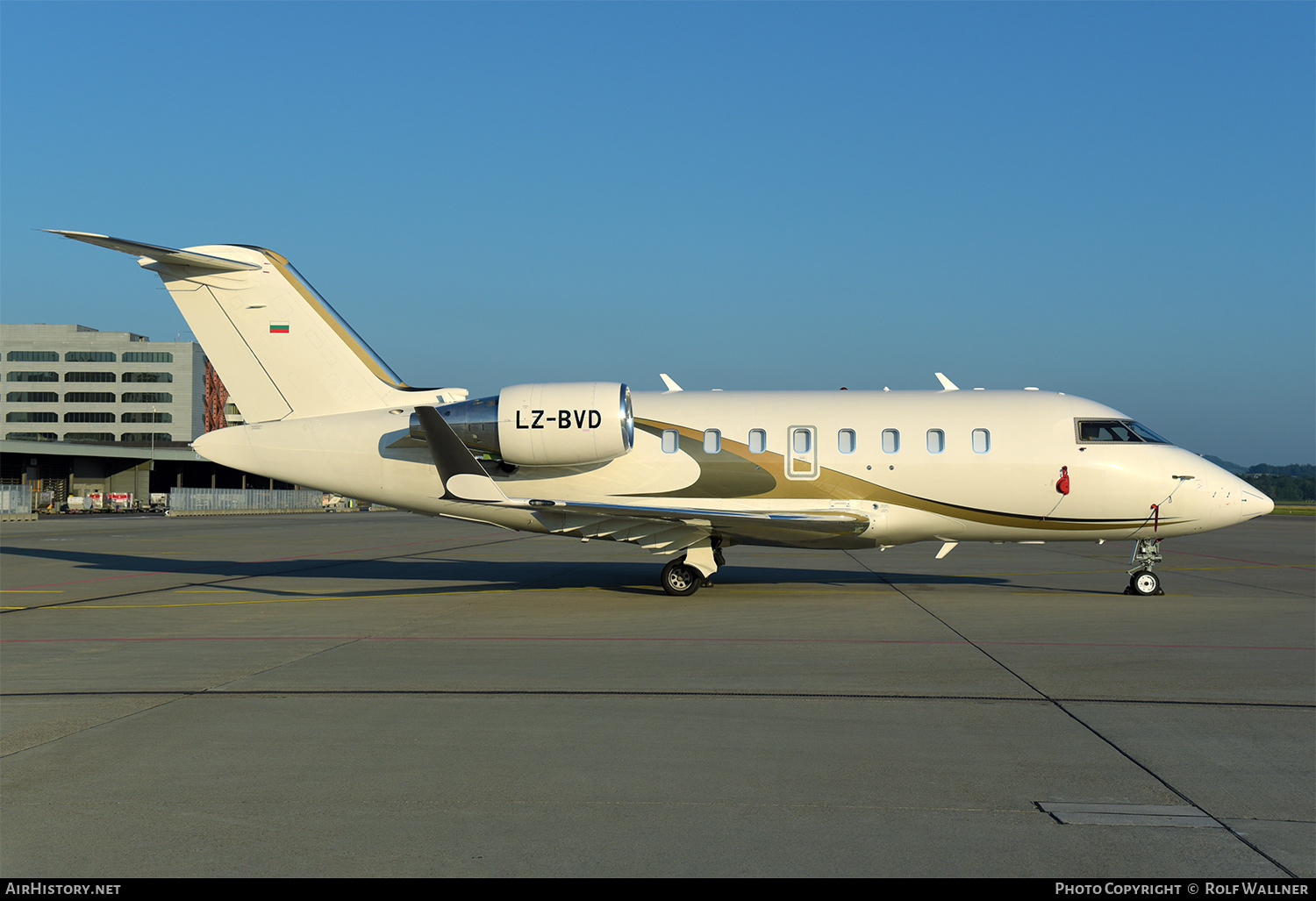 Aircraft Photo of LZ-BVD | Bombardier Challenger 605 (CL-600-2B16) | AirHistory.net #578542