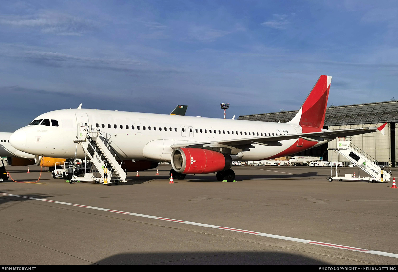 Aircraft Photo of LY-HMD | Airbus A320-233 | AirHistory.net #578564