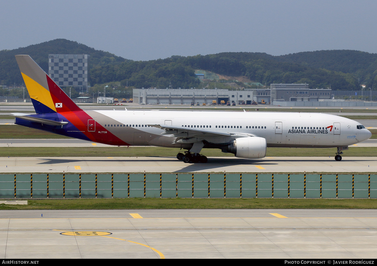 Aircraft Photo of HL7739 | Boeing 777-28E/ER | Asiana Airlines | AirHistory.net #578594