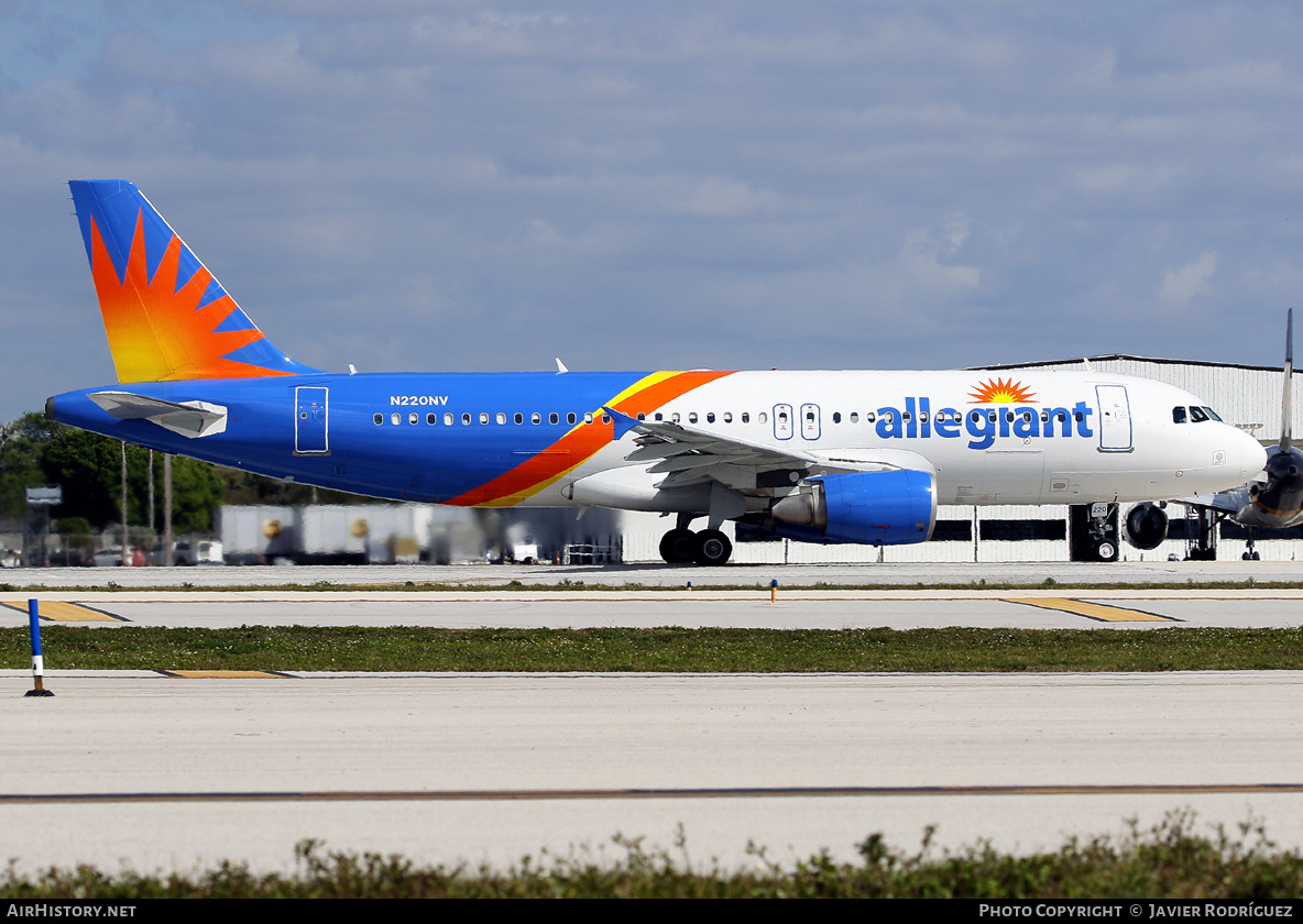 Aircraft Photo of N220NV | Airbus A320-214 | Allegiant Air | AirHistory.net #578604