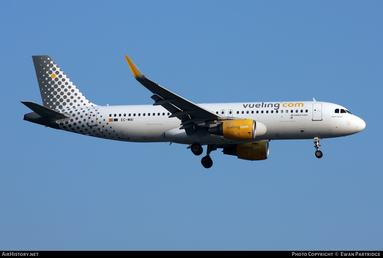 Aircraft Photo of EC-MAI | Airbus A320-214 | Vueling Airlines | AirHistory.net #578755