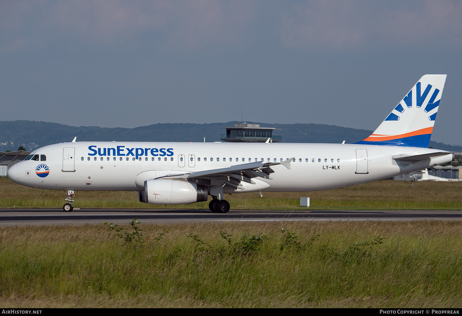Aircraft Photo of LY-MLK | Airbus A320-232 | SunExpress | AirHistory.net #578793