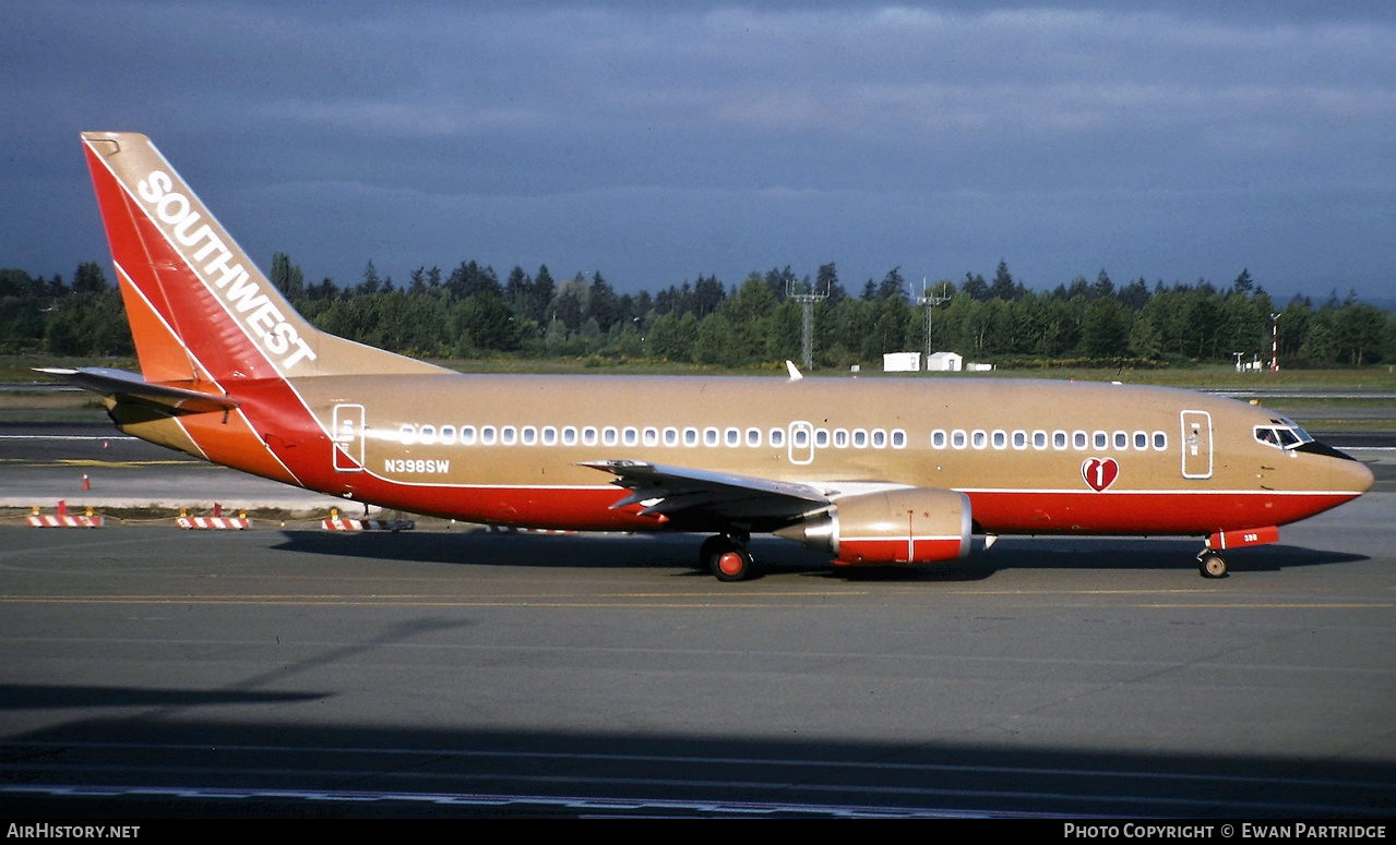 Aircraft Photo of N398SW | Boeing 737-3H4 | Southwest Airlines | AirHistory.net #579218