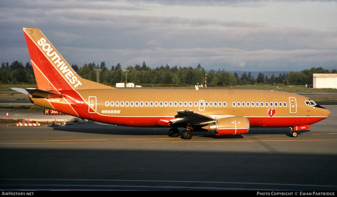 Aircraft Photo of N688SW | Boeing 737-3Q8 | Southwest Airlines | AirHistory.net #579227