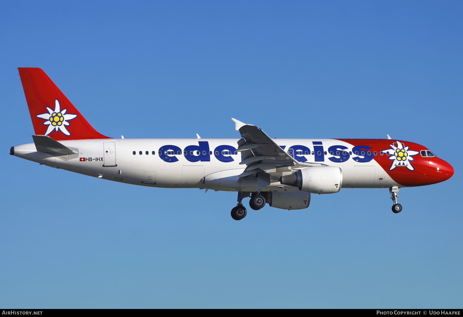 Aircraft Photo of HB-IHX | Airbus A320-214 | Edelweiss Air | AirHistory.net #579248